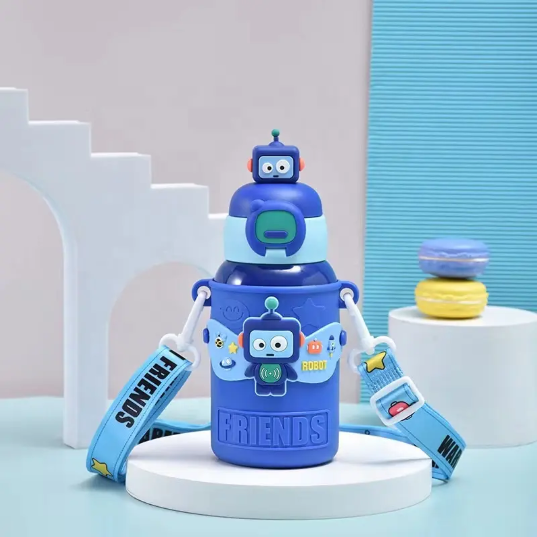 Travel-friendly kids water bottle with robot design